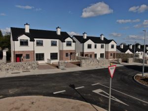210526 Entregadas las primeras viviendas sociales sostenibles del proyecto PPP que OHL desarrolla en Irlanda
